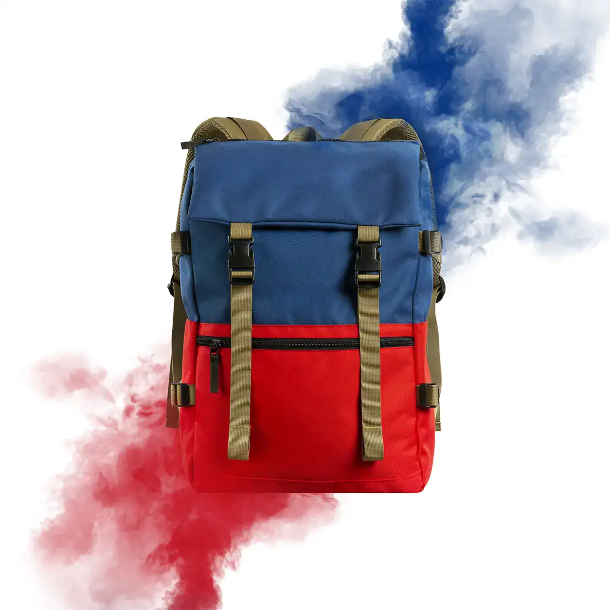 Bunter Rucksack mit blauer und roter Farbe auf weißem Hintergrund.